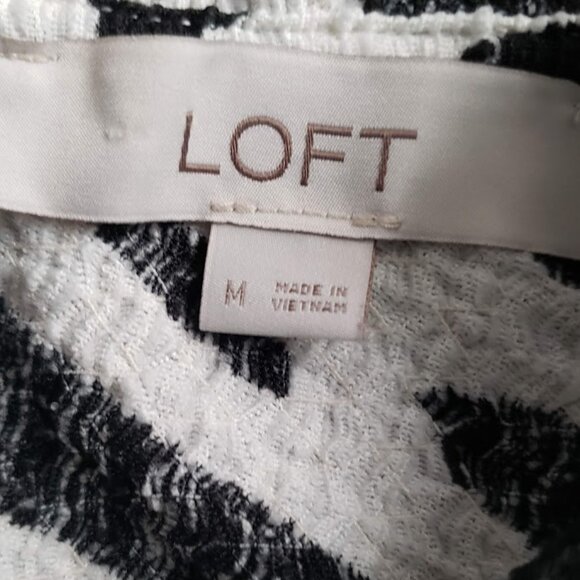 LOFT Ann Taylor Women's Tiger Animal Print Textured Ruffle Top Size M - Picture 8 of 8